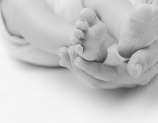 mothers-hand-on-babies-feet1